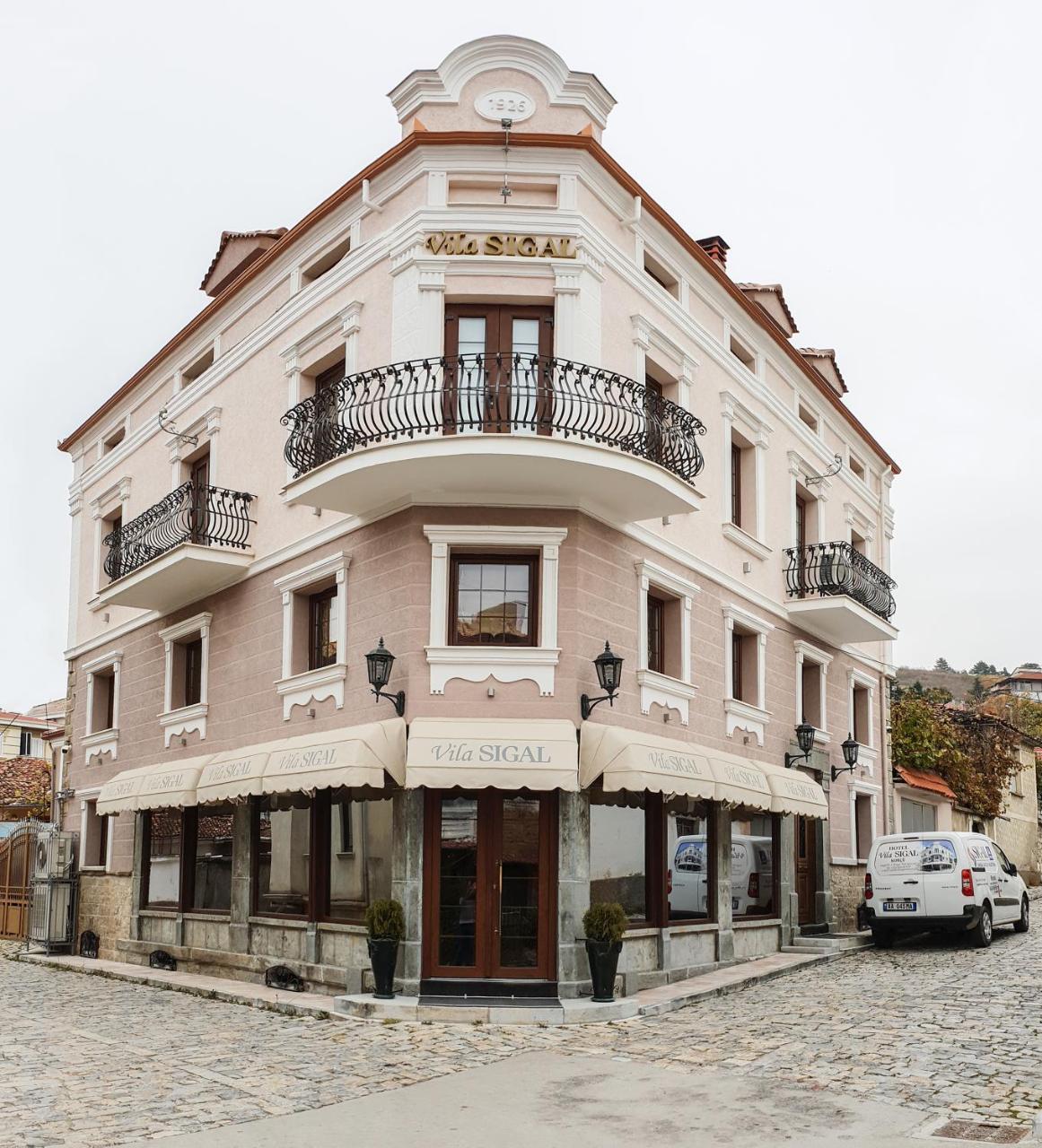 Hotel Vila Sigal Korce Exterior photo